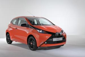 Toyota Aygo x-cite 5-Door 2015 года